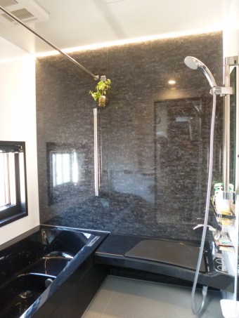 LIXILモノトーンでシックな浴室に